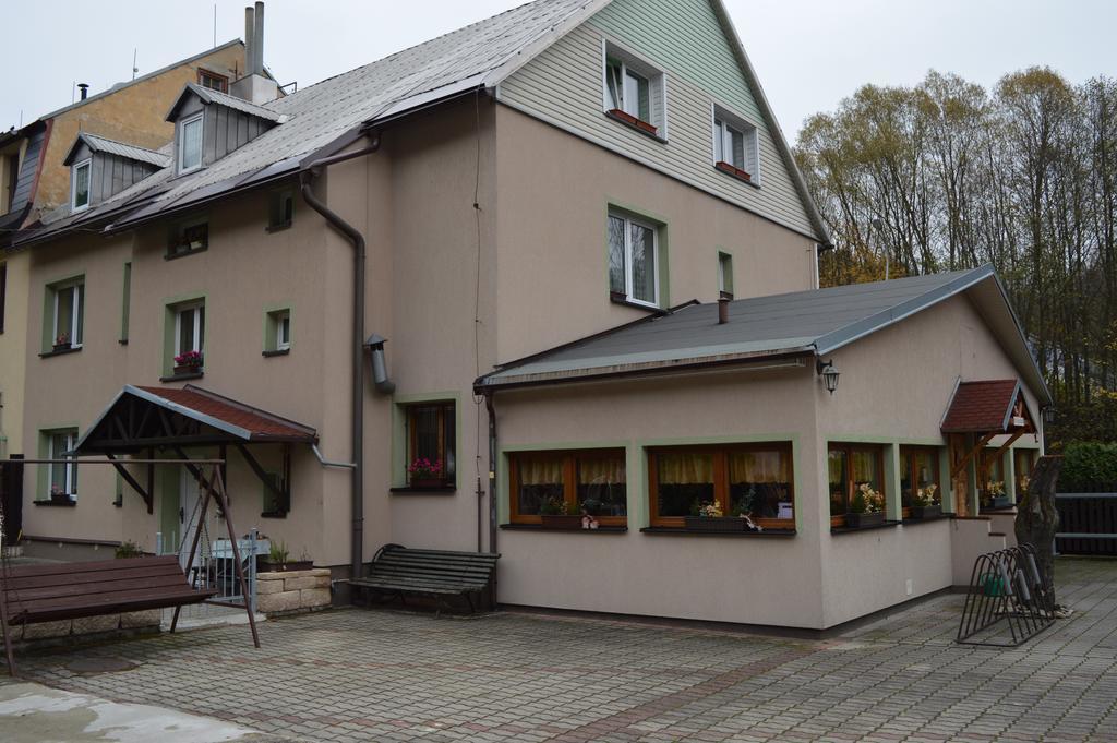 Penzion54 & Restaurace Ostrov  Exterior photo
